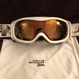 Julbo Revolution Zebra women’s ski goggle in white